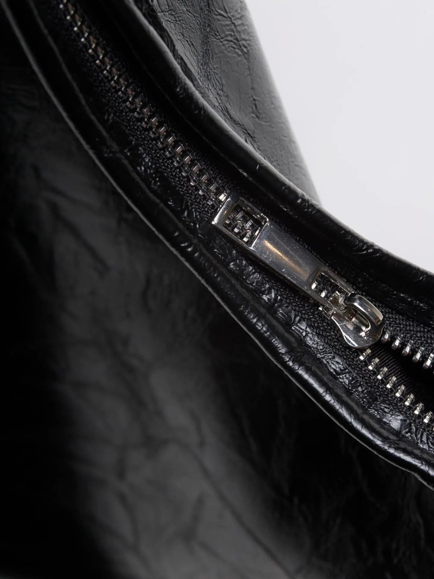 Amoria Bags Scarlett Distressed Leather Tote – Brown