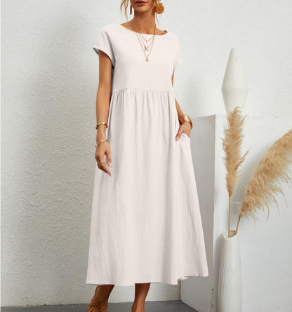 Elegant long dress with short sleeves and a loose fit