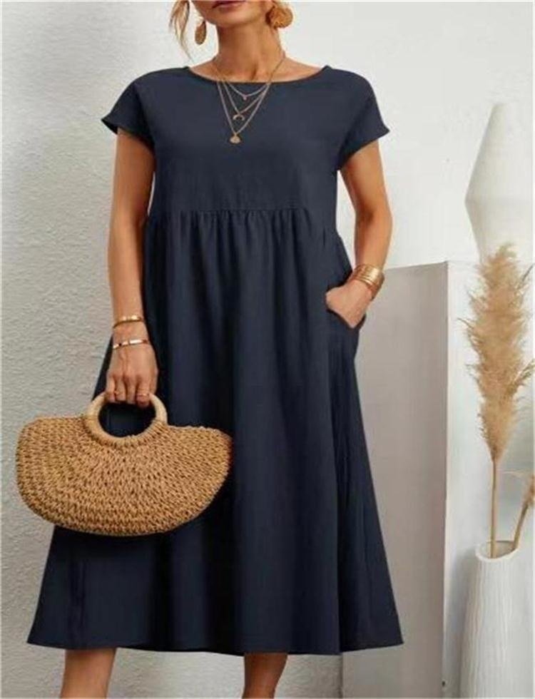Elegant long dress with short sleeves and a loose fit